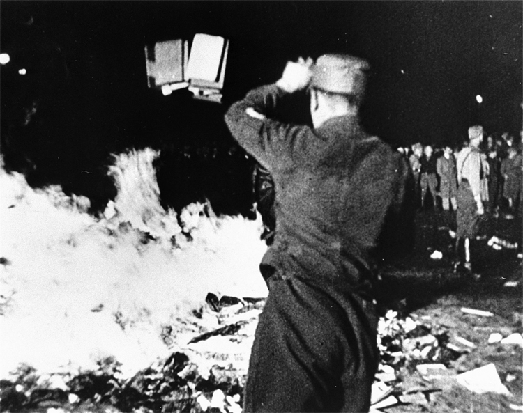berlinbookburning1933